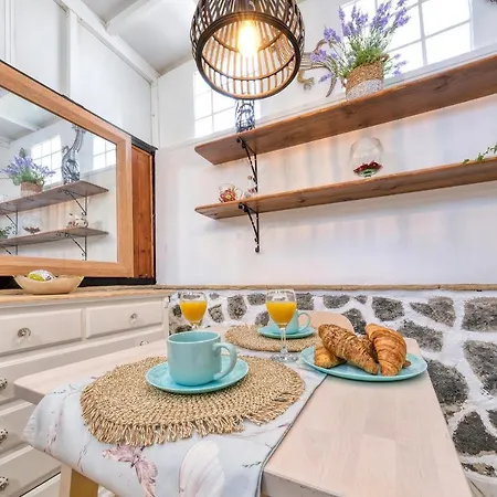 El Geranio Shared Pool And Fast Wifi Apartment *