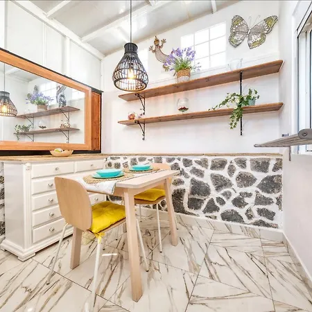 El Geranio Shared Pool And Fast Wifi Apartment