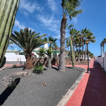 Apartment El Geranio Shared Pool And Fast Wifi Playa Blanca (Lanzarote)